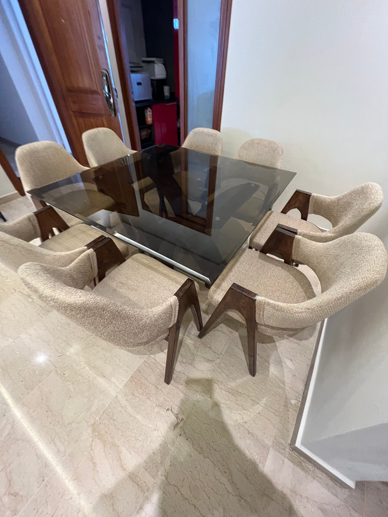 Table Élégance Bois  ktab  140\140 cm et 8 Chaises model (Alpha)