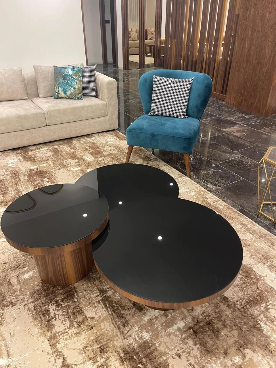 Set de 3 Tables Basses Organiques Noyer & Verre Noir