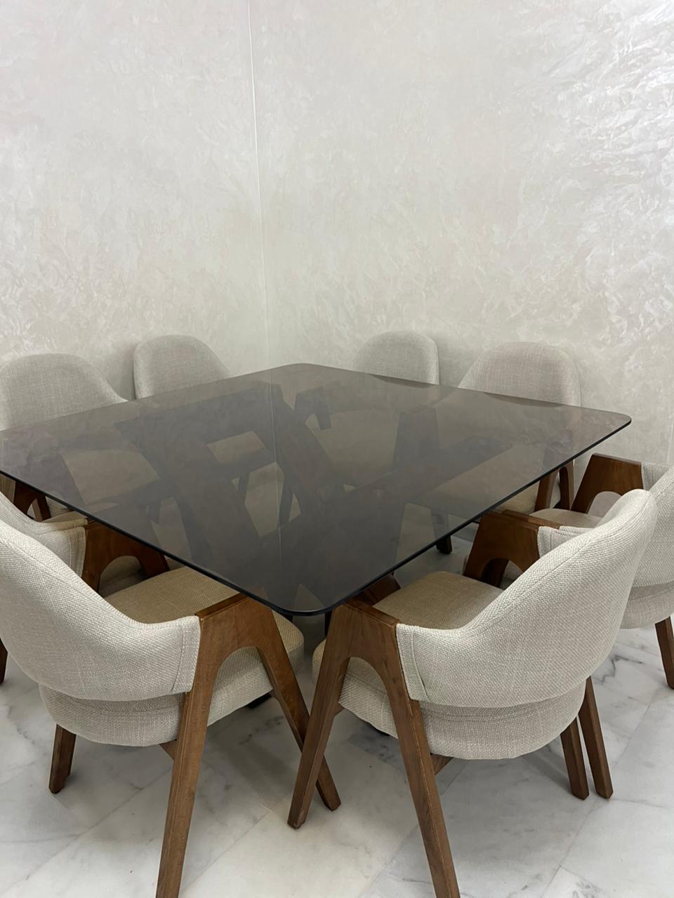 Table Élégance Bois  ktab  140\140 cm et 8 Chaises model (Alpha)