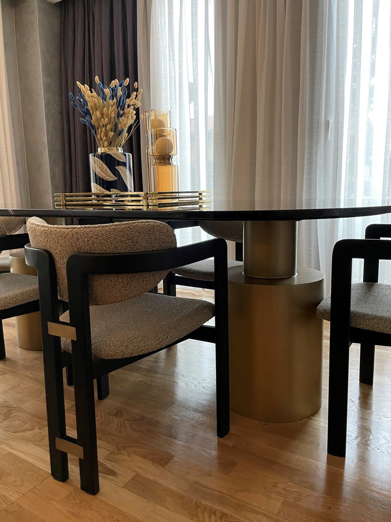 Table en marbre noir 6 chaise model M