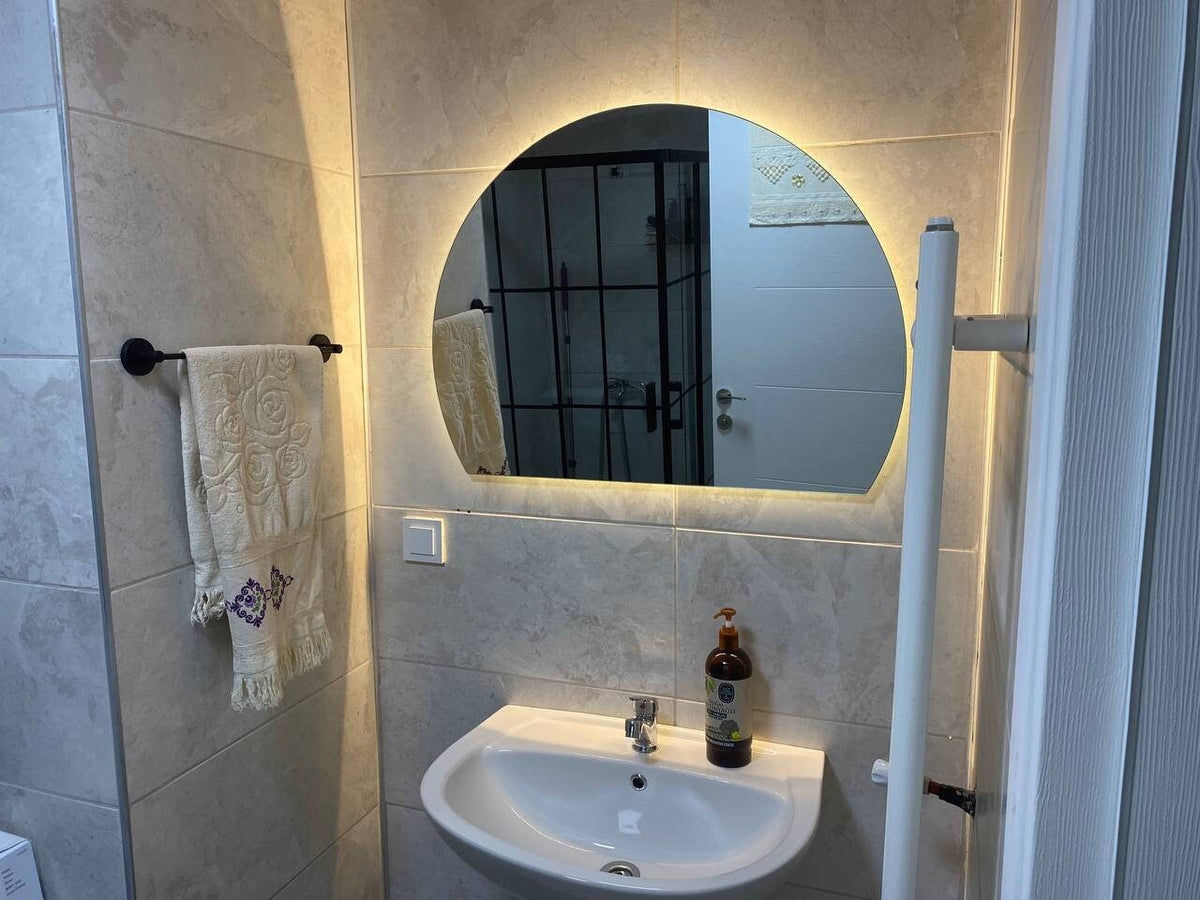 Miroir de salle de bain demi-cercle avec éclairage LED