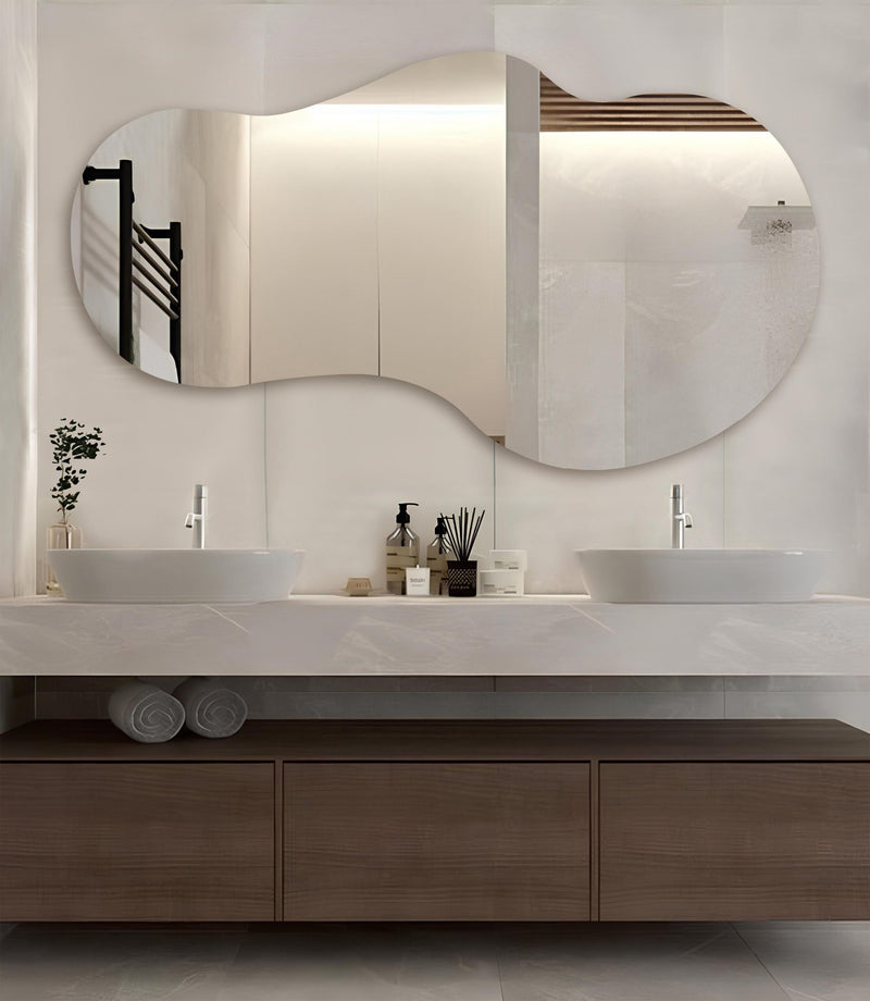 Grand miroir asymétrique moderne suspendu pour salle de bain