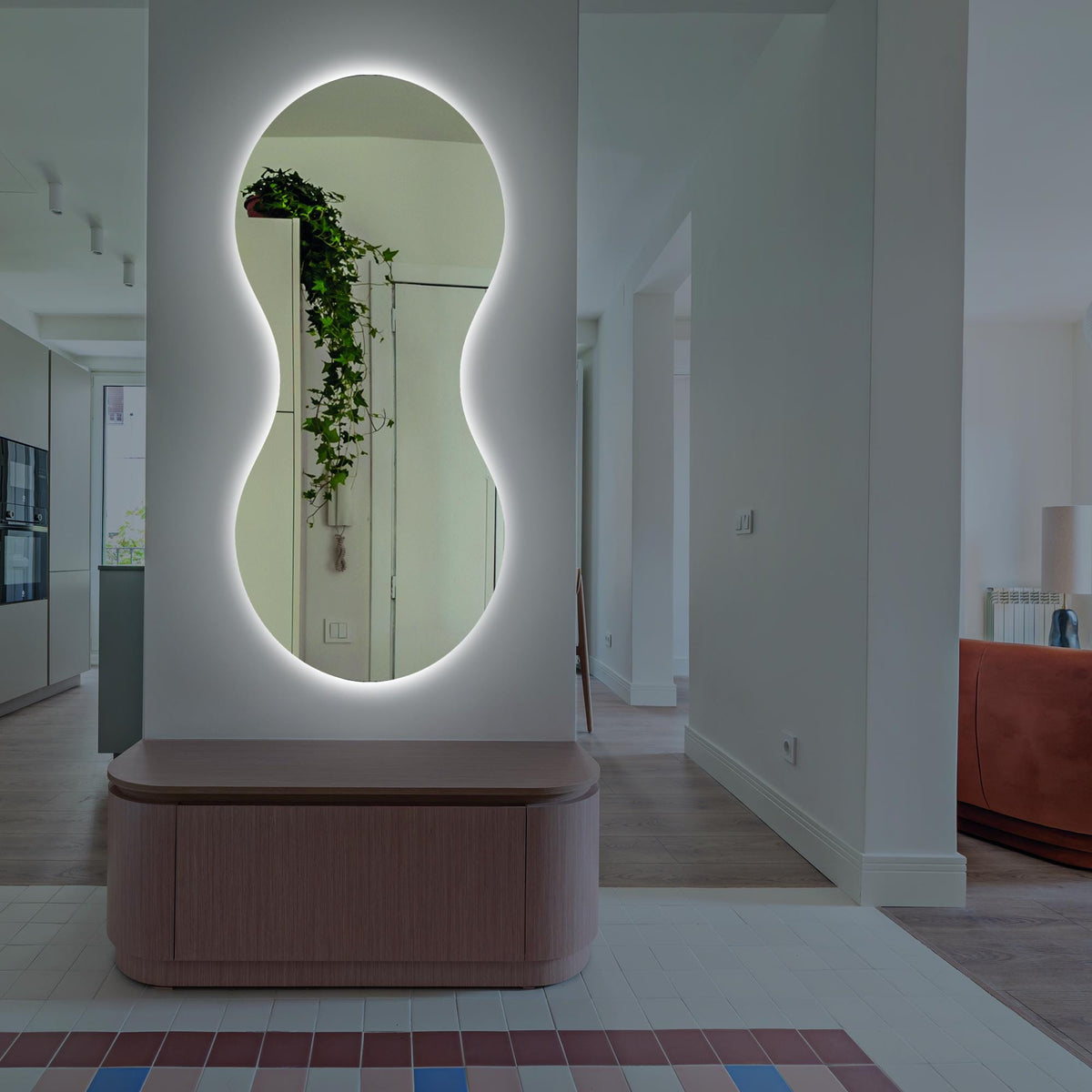 Miroir mural LED moderne de forme organique