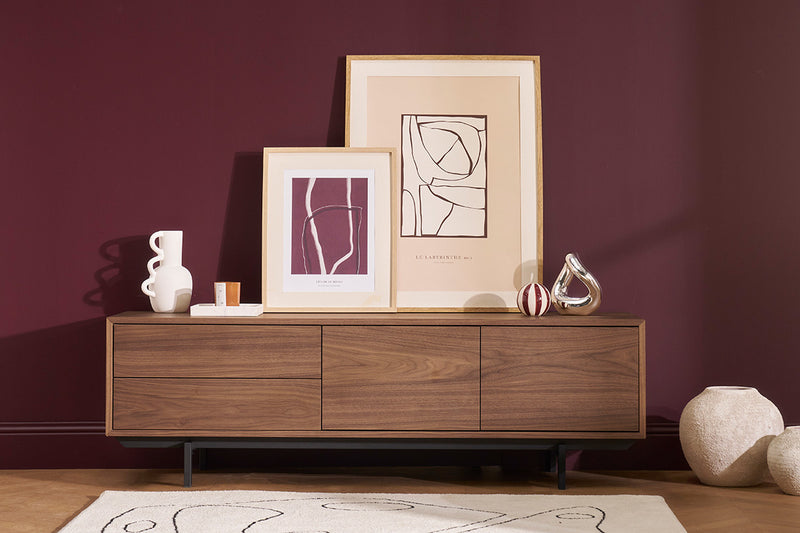 Meuble TV vintage en bois foncé avec rangements fermés