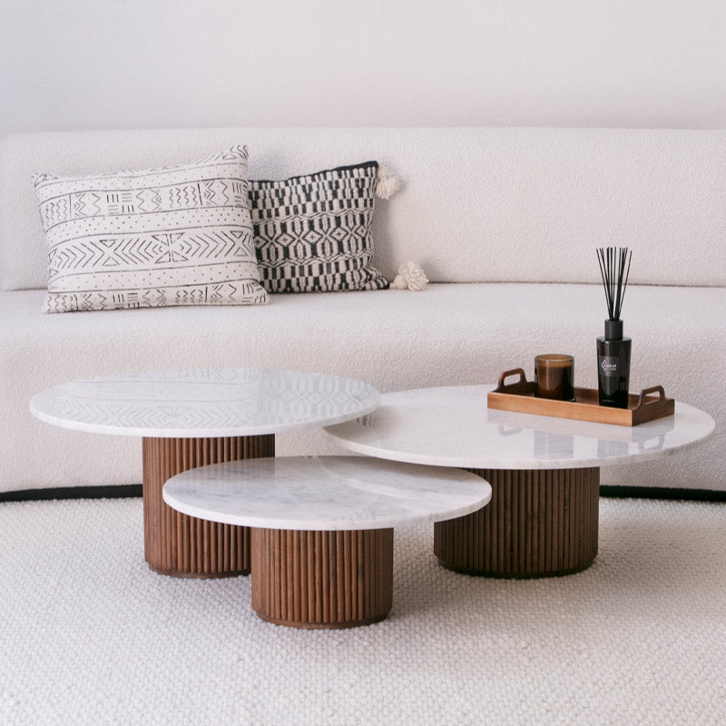 TRIO Tables basses en bois et travertin