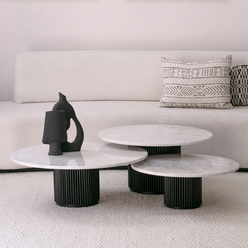 TRIO Tables basses en bois et travertin